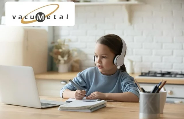 Stichting Leergeld West-Brabant Oost heeft in juli een donatie mogen ontvangen van Vacumetal. Vacumetal heeft een mooie bijdrage gedoneerd. Van de donatie kunnen er weer gezinnen geholpen worden, want nu meedoen is later meetellen!

Vacumetal heeft Stichting Leergeld West-Brabant Oost gesponserd vanuit de maatschappelijke verantwoordelijkheid die de medewerkers en familie Schuurmans, eigenaar van Vacumetal, voelt om kinderen te helpen in hun educatie.

Dyslexie speelt een grote rol binnen de familie; zowel beide eigenaren als enkele van hun kinderen hebben te maken met een vorm van dyslexie. Daar zij zich zeer bewust zijn van de middelen en mogelijkheden die zij hun kinderen kunnen bieden, willen zij middels deze bijdragen deze kans ook aan andere kinderen met een leeruitdagingen bieden.

Stichting Leergeld West-Brabant Oost wilt Vacumetal hier hartelijk voor bedanken!